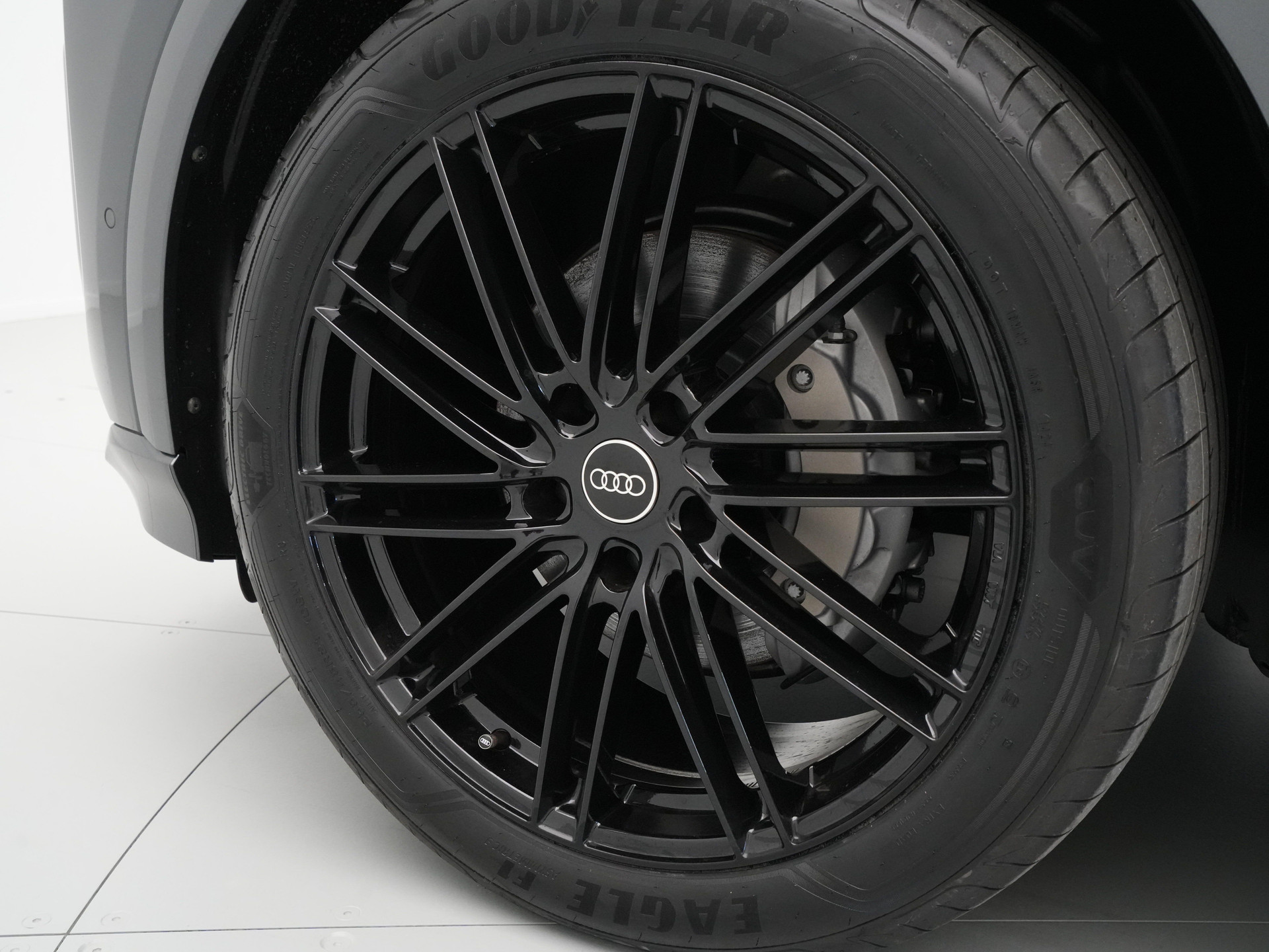 Audi - Q6 e-tron performance 306 1AT Advanced Edition - 2025