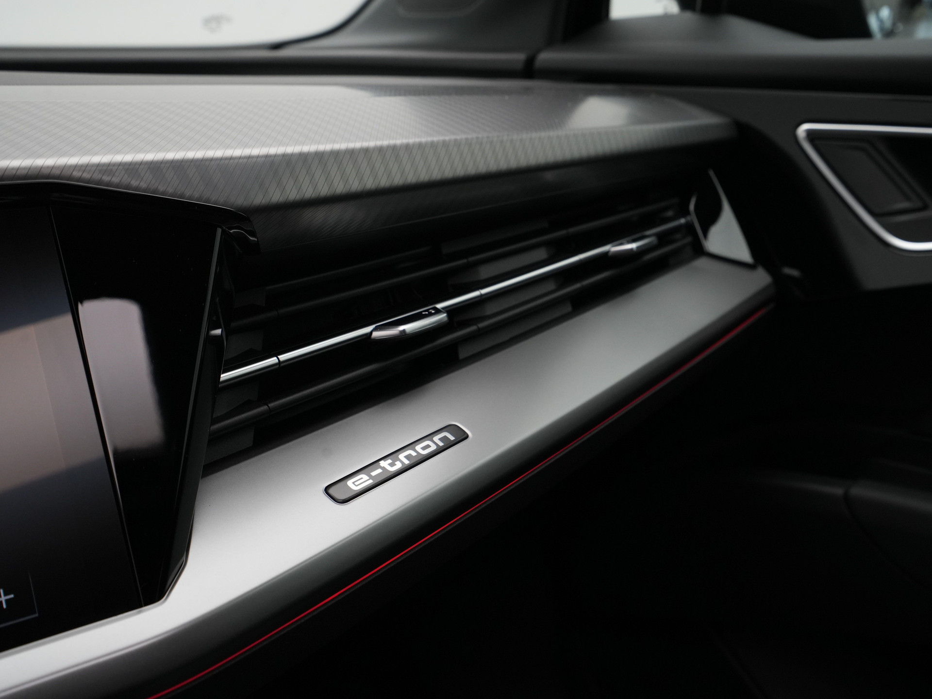 Audi - Q4 e-tron Q4 45 e-tron quattro 286 1AT Advanced edition - 2025