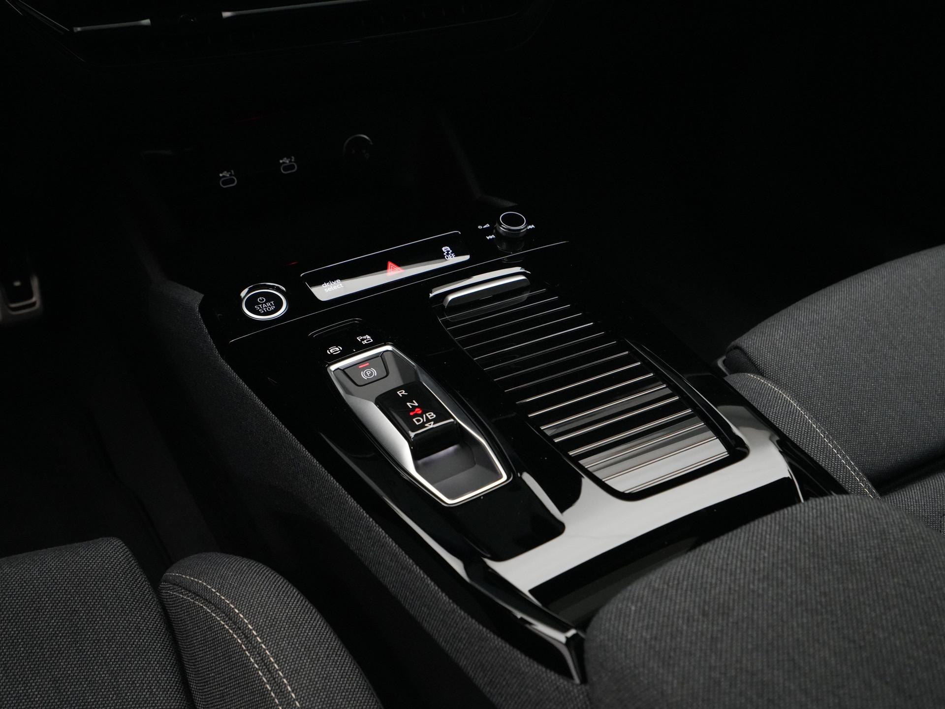 Audi - A6 Avant e-tron 367 1AT S edition - 2025