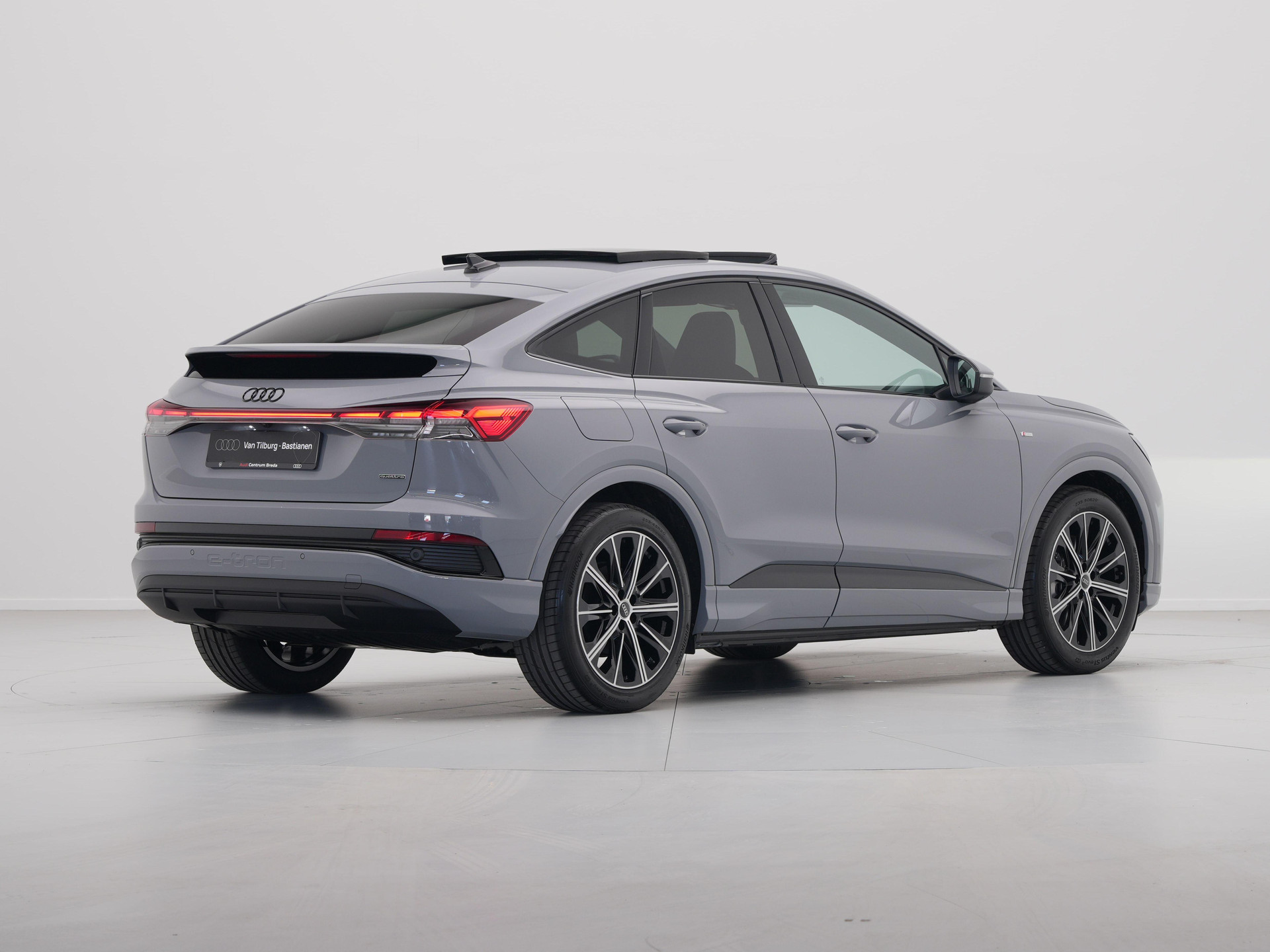 Audi - Q4 Sportback e-tron Q4 Sportback 45 e-tron quattro 286 1AT S edition - 2025