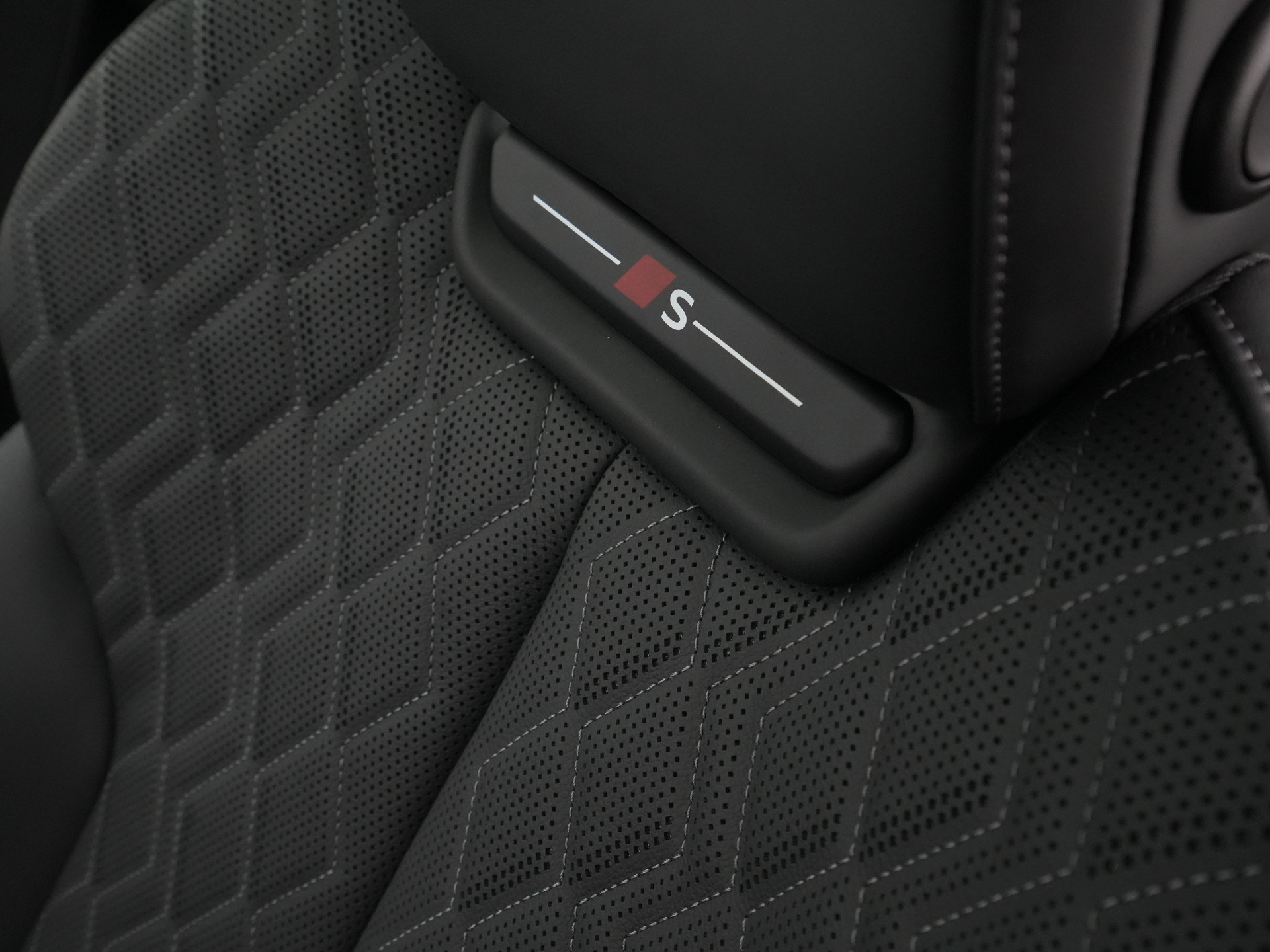 Audi - A6 Sportback e-tron S edition - 2025
