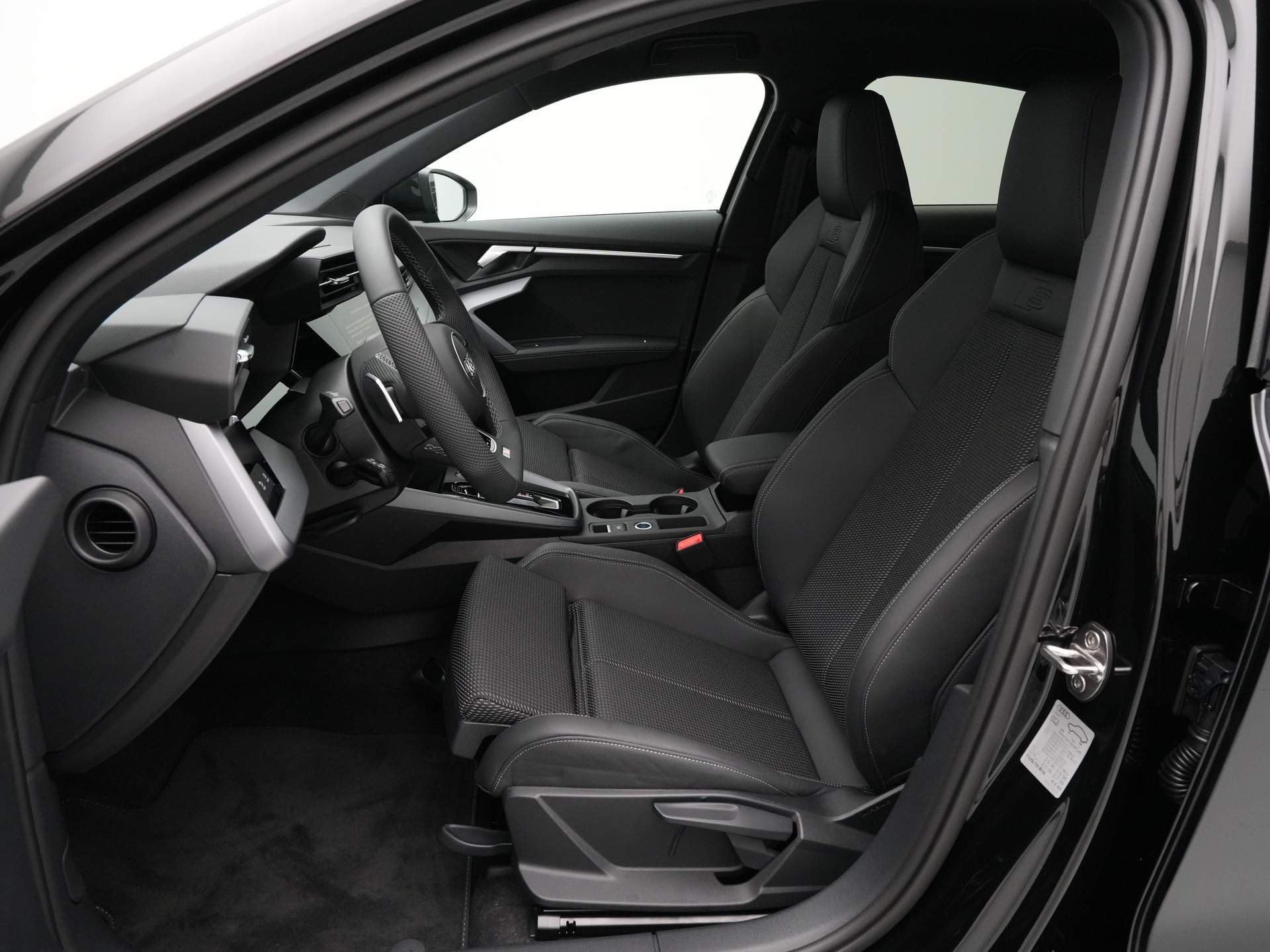 Audi - A3 Limousine 30 TFSI 115pk S Line edition - 2024