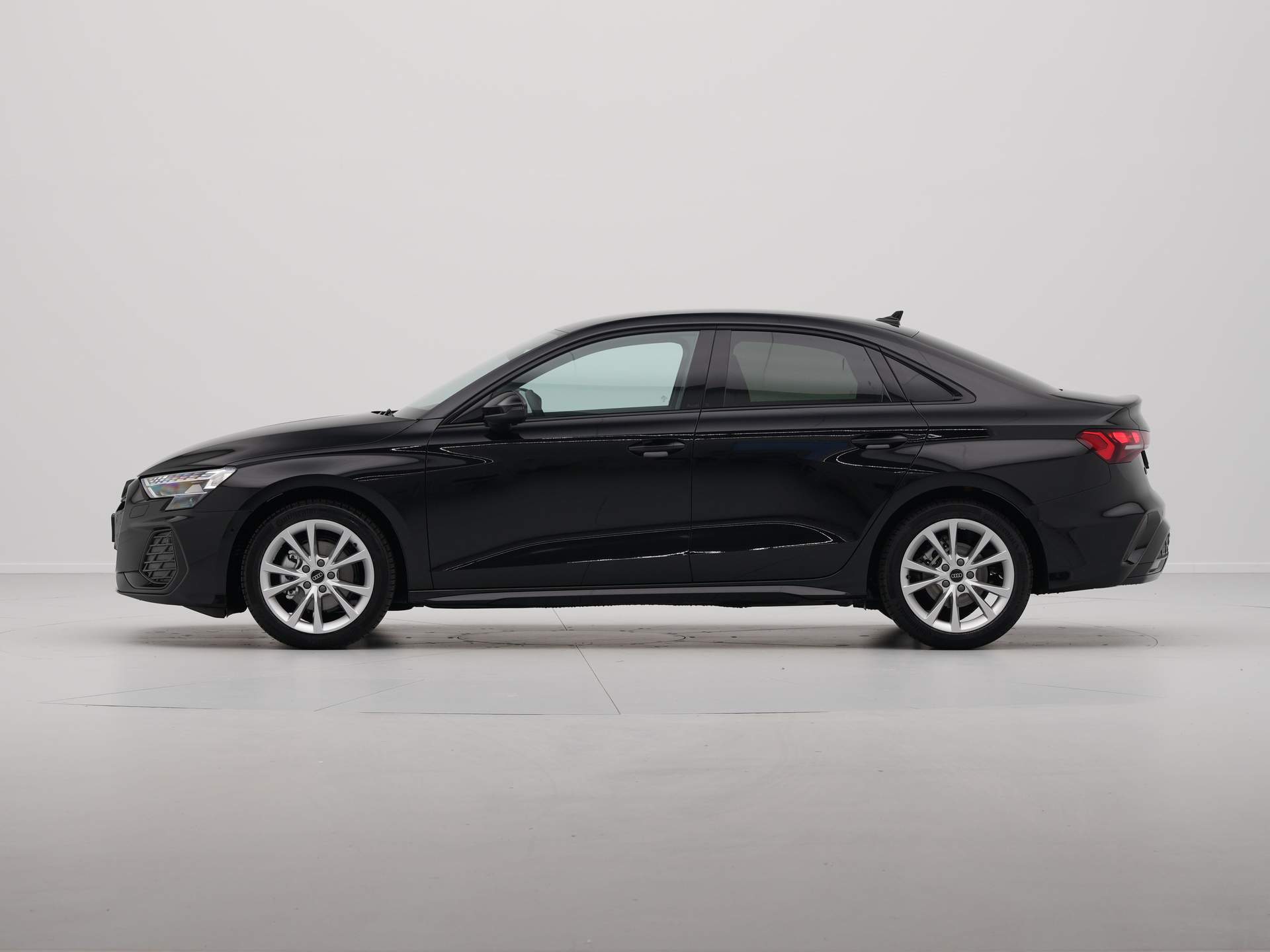 Audi - A3 Limousine 30 TFSI 115pk S Line edition - 2024