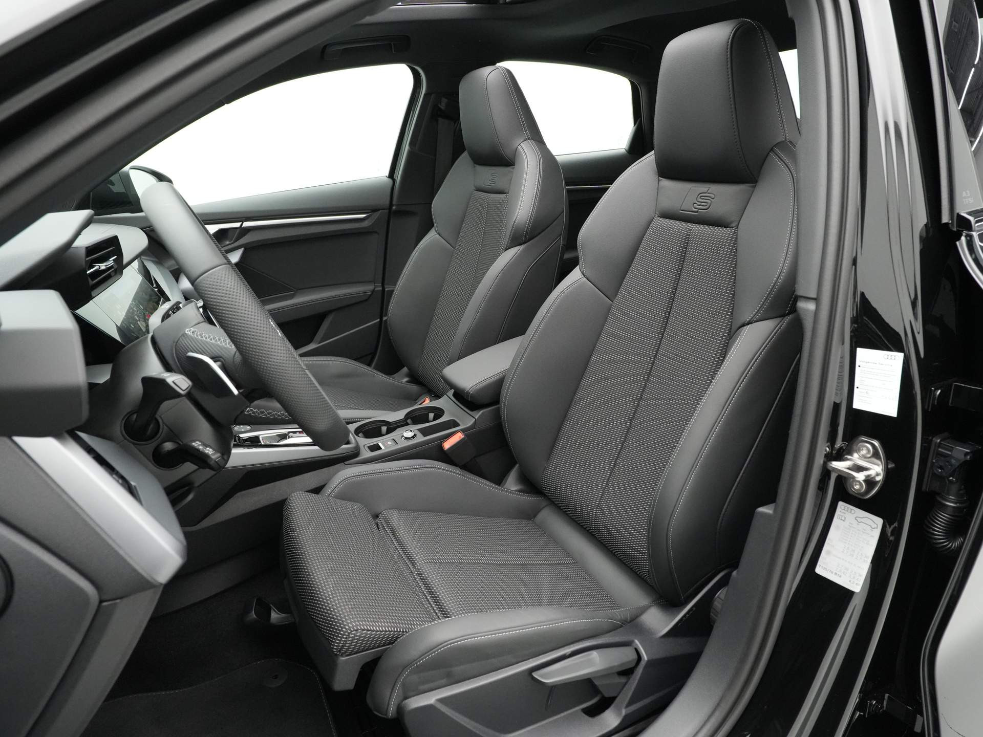 Audi - A3 Limousine 35 TFSI 150pk S-Line edition - 2025