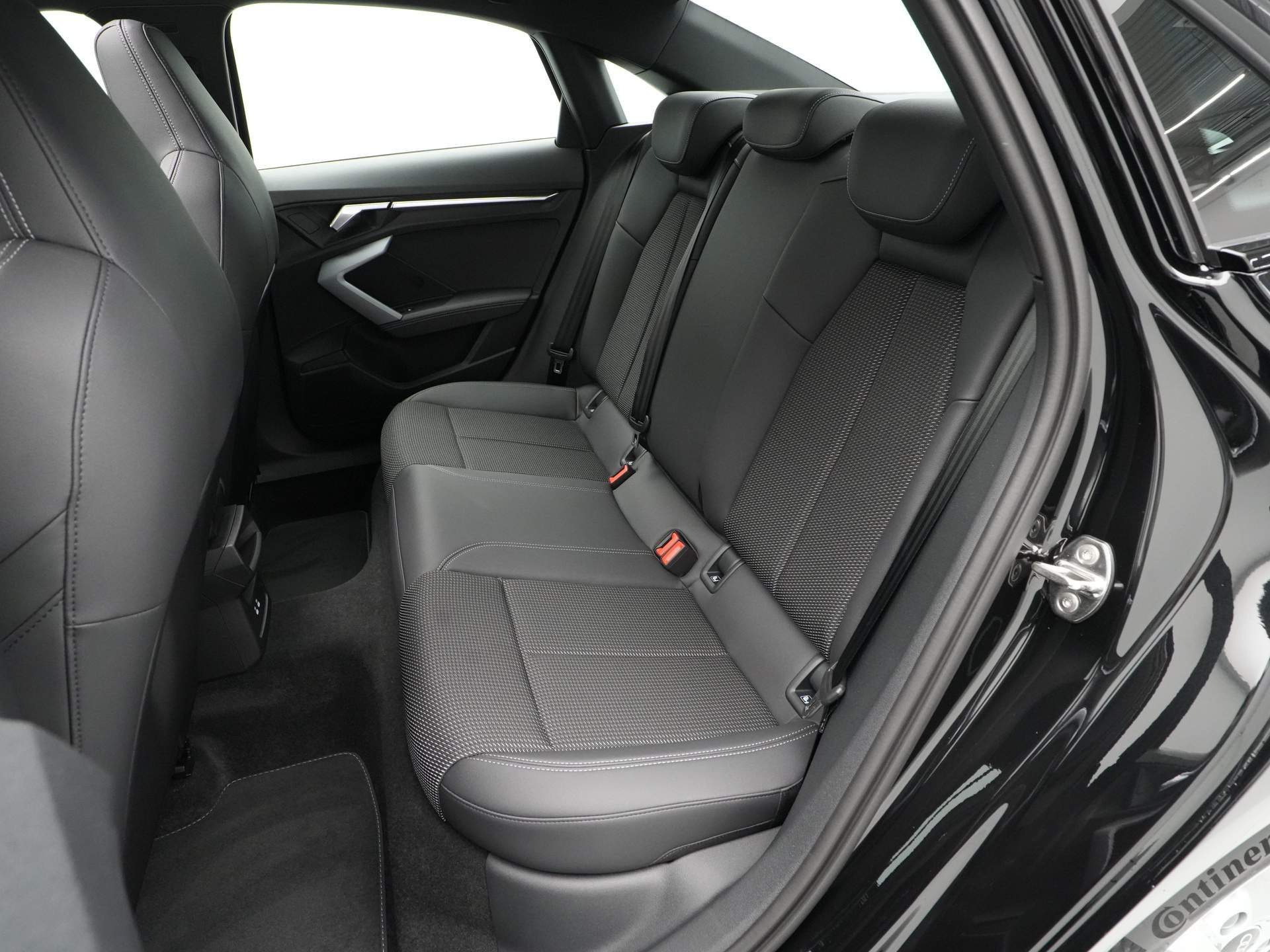 Audi - A3 Limousine 35 TFSI 150pk S-Line edition - 2025