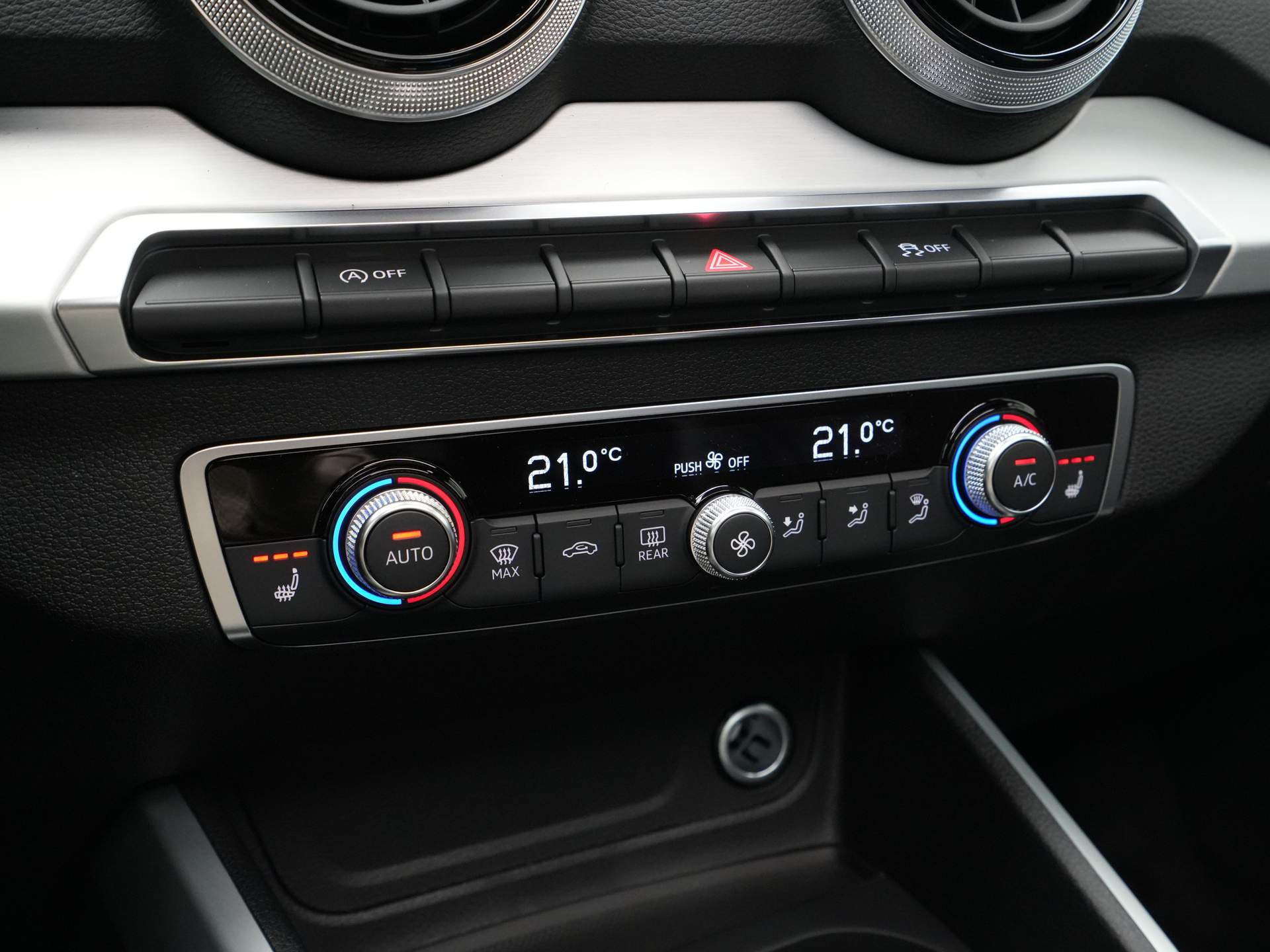 Audi - Q2 35 TFSI S-Line Edition - 2024